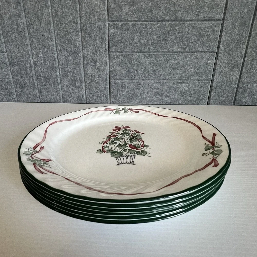 Set of 8 Corelle Callaway Holiday Christmas 10 1/4